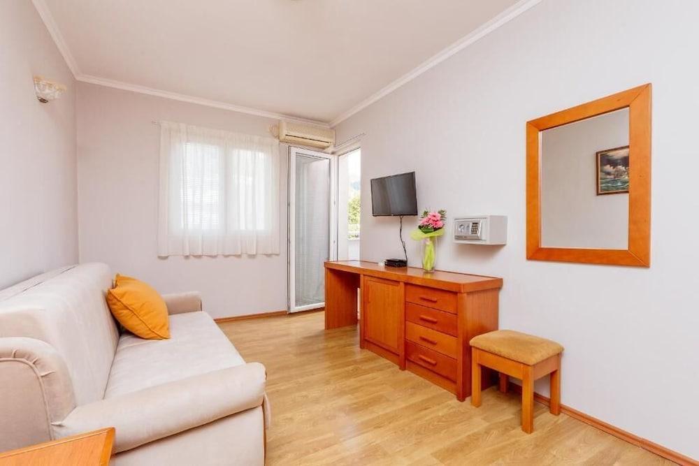 Apartments Perper Tivat Exterior photo